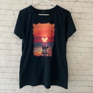 Mickey and Minnie Mouse Disney graphic short sleeve tee shirt | size Large